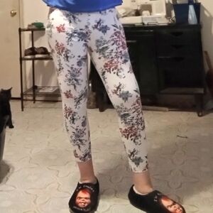 Womens Skinny Stretch leggings pants sz Med (6-8) White flowers print lounge